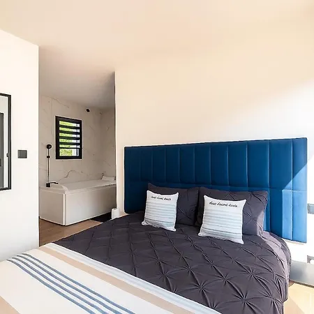 Escapade Balneo, Terrasse, Parking, Дом отдыха Арес