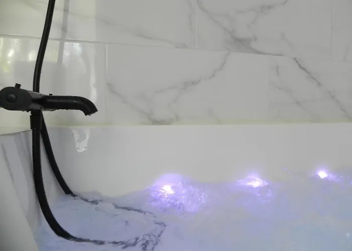 Escapade Balneo, Terrasse, Parking, Feriehus *