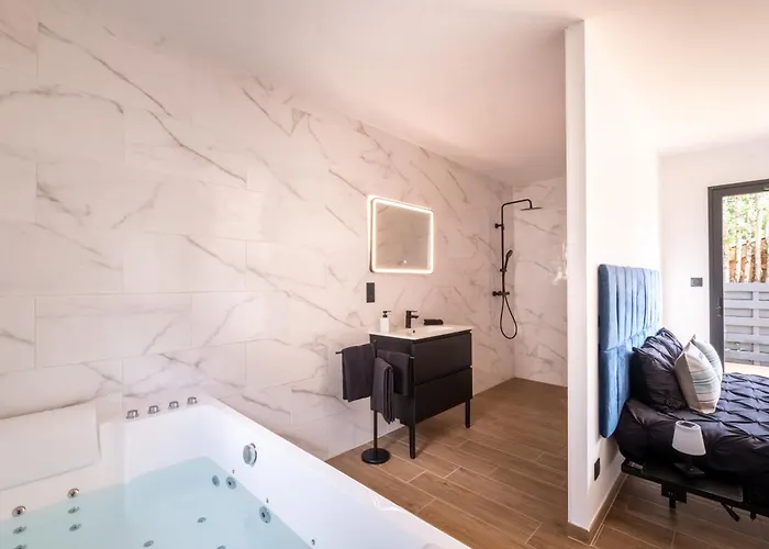 Escapade Balneo, Terrasse, Parking, Feriehus Ares